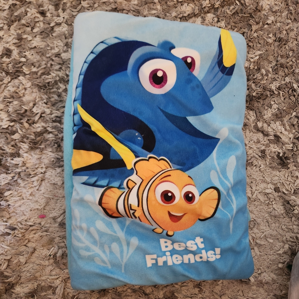 Dory And Nemo 'Best Friends' Finding Dory Plush Pillow Book And Nemo Pillow